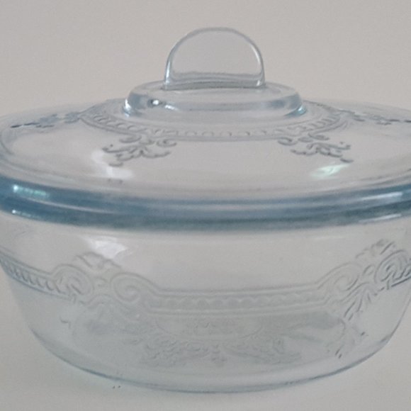 Vintage Fire-King Oven Glass Small 8oz Casserole Dish with Lid - Picture 3 of 10